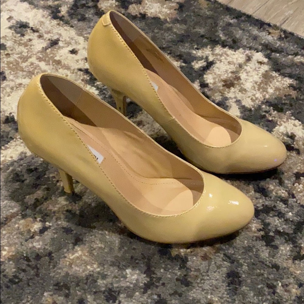 Pumps - Picture 2 of 3